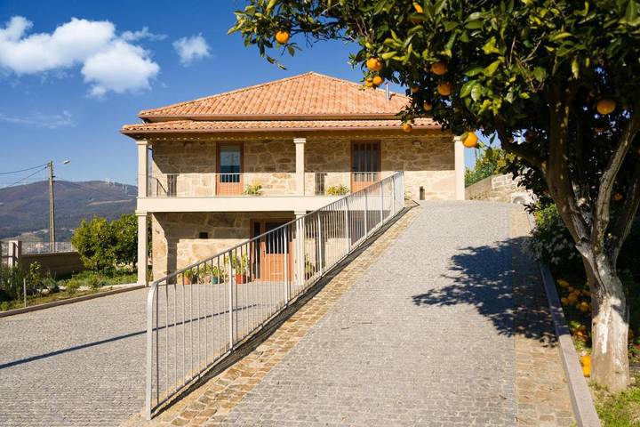Casa de férias para 10 pessoas, com vista e jardim e ainda piscina em Melgaço