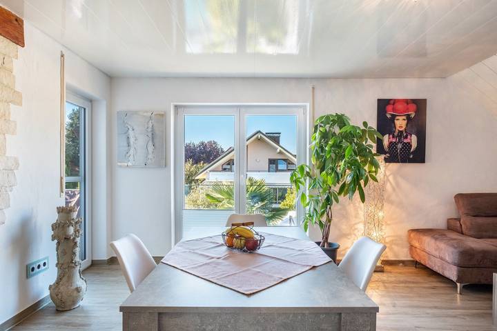 Appartement entier, Appartement 'Fewo-wosink' avec terrasse privée, balcon et Wi-Fi in Bad Krozingen, Forêt-Noire du Sud