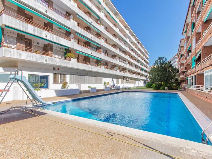 Apartamento para 4 personas, con Terraza y Jardín en Fenals