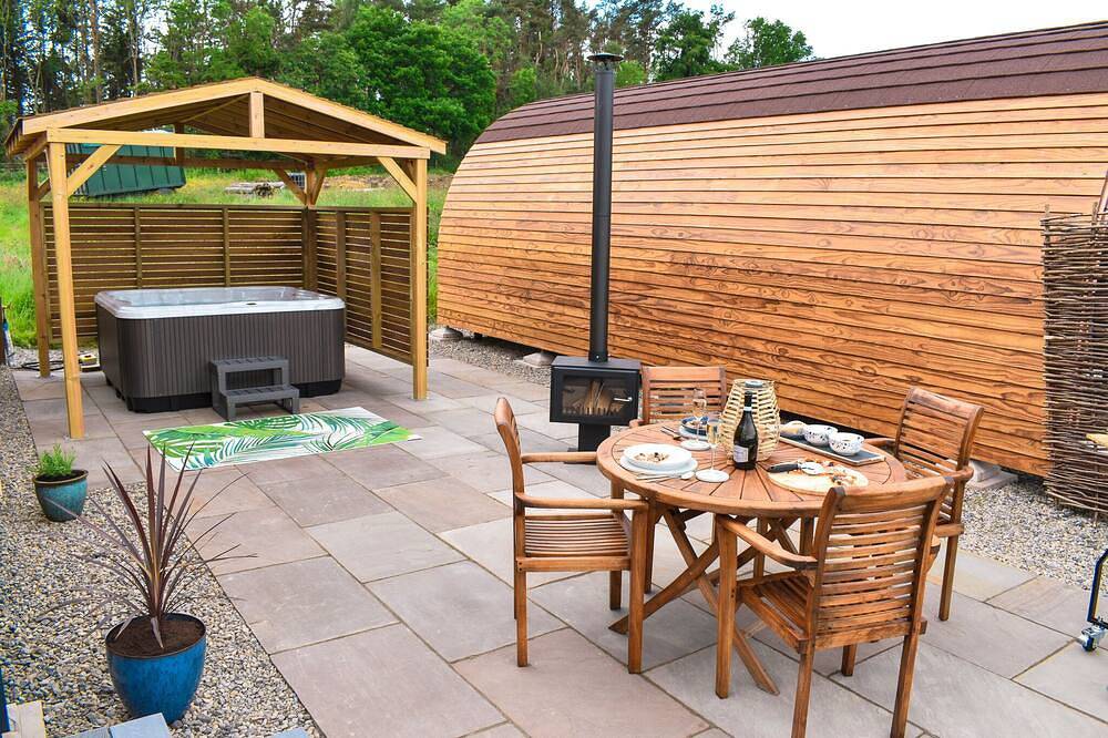 Derecroft Glamping Luxury Lodgepods with Jacuzzi Hot Tub in County Durham