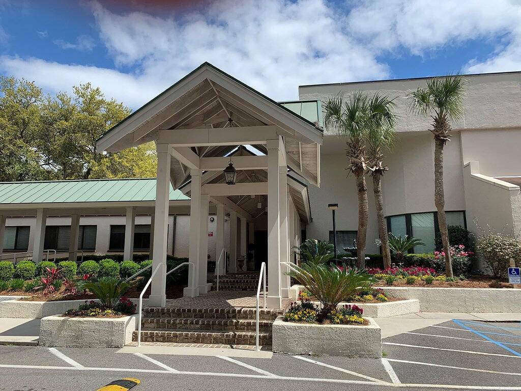 Ganze Wohnung, Admiral's Row 424 | Ocean Views, Tennis, Pickleball & Beach Access in Beaufort County