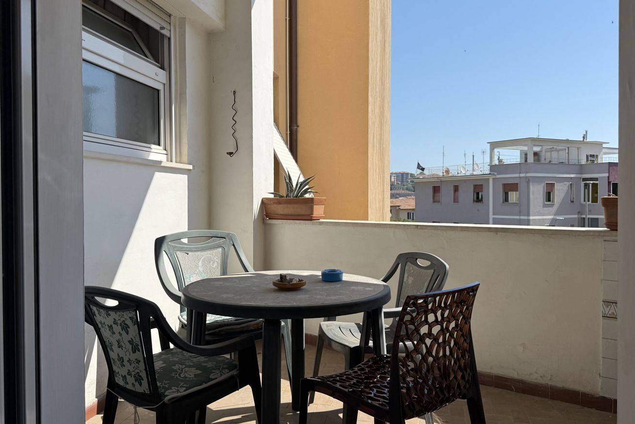 Appartamento intero, A48 - Ancona, ampio quadrilocale con balcone in Ancona (Italia), Provincia di Ancona