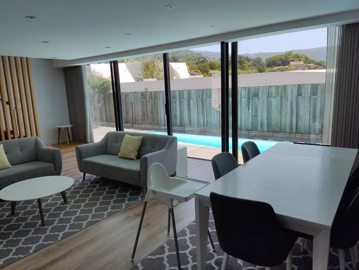 Ferienhaus für 7 Personen, mit Balkon und Whirlpool sowie Terrasse und Garten in Afife