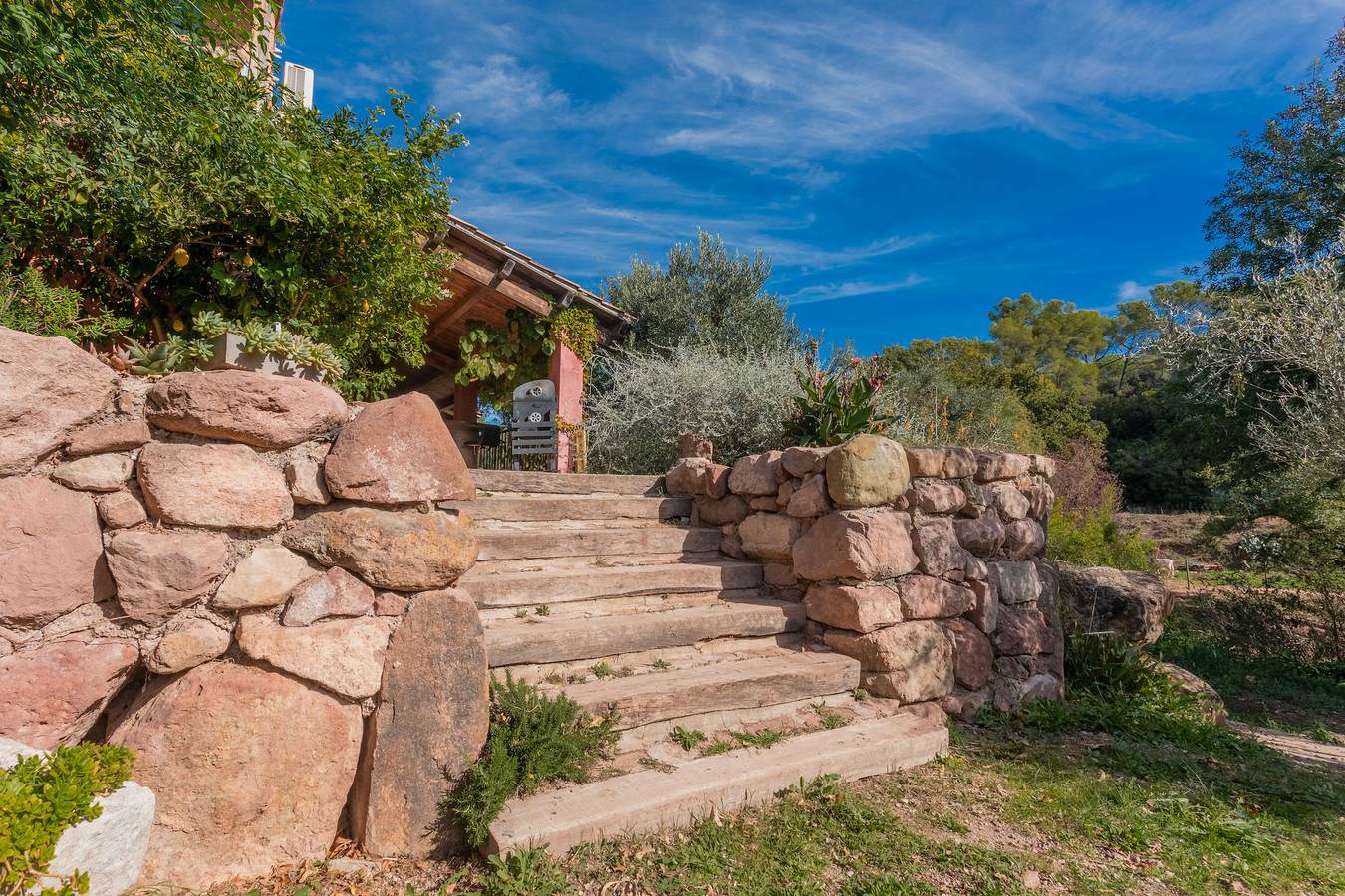 Gîte baba en un viñedo in Carnoules, Region de Toulon