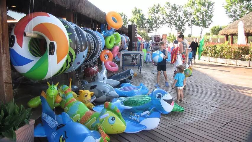 Casa mobile per 4 persone, con terrazza e piscina in Costa degli Etruschi