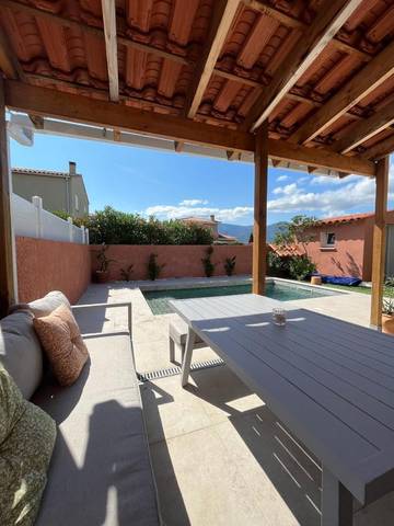 Cottage pour 8 personnes, avec terrasse et vue ainsi que piscine et jardin à Brouilla