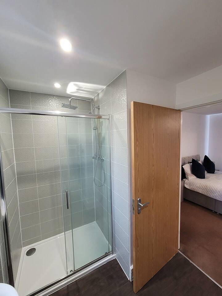Spacious 3 bed, Sleeps 5 and free parking in Milton Keynes, Südostengland