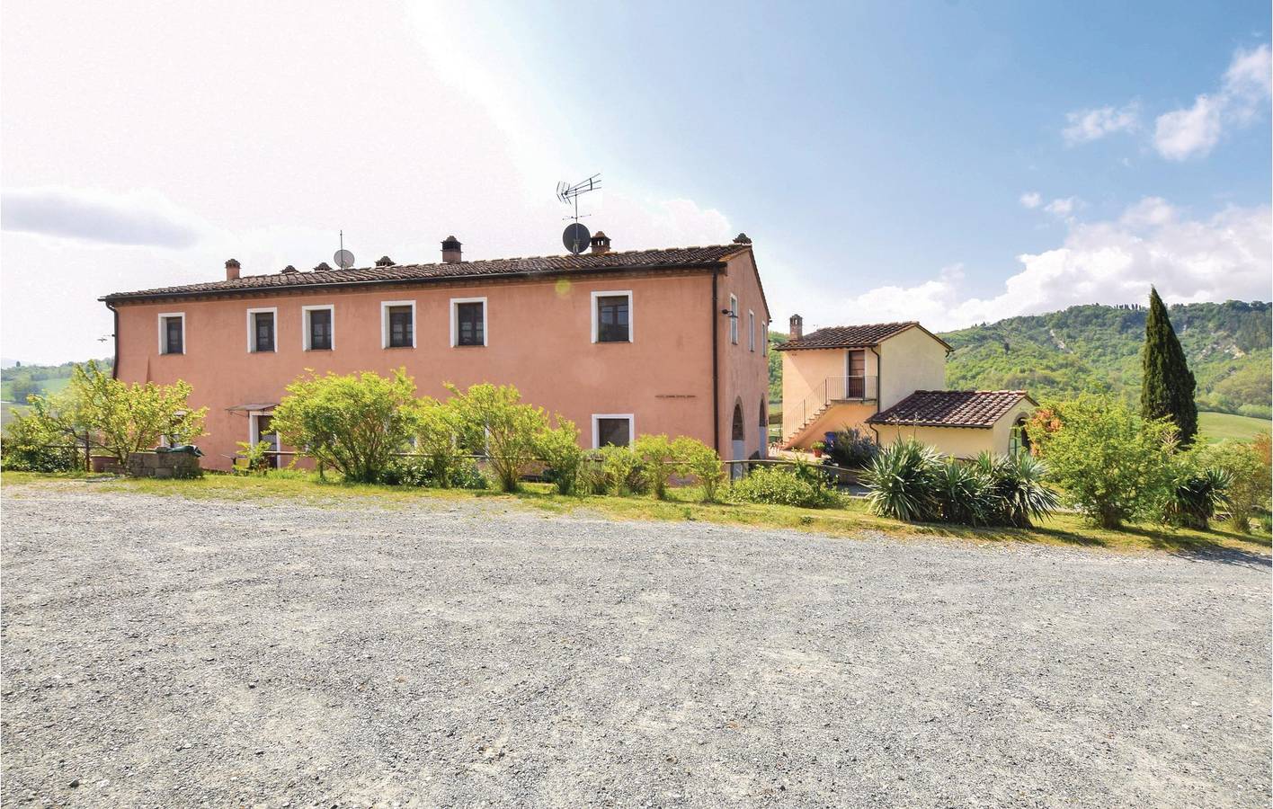 Apartment am Fluss mit Pool und Parkplatz. in Palaia, Pisa Provinz