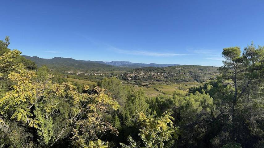 Location de vacances pour 3 personnes, avec vue ainsi que piscine et jardin à Pierrerue - 2