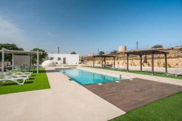 Casa de vacaciones para 8 personas, con vistas además de jardín y piscina en Mar de Alborán (Almería)