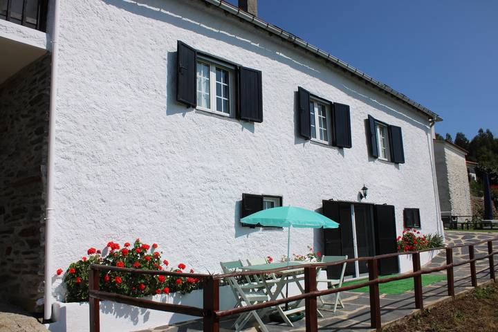 Appartement 'Noninha House - Baixo' met bergzicht en wifi in Alvarenga, Aveiro District