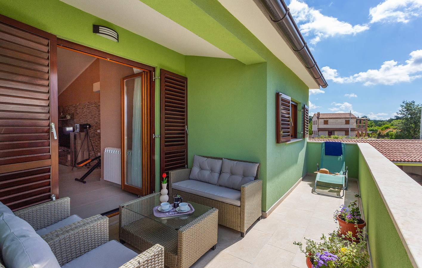Ganze Ferienwohnung, Modernes Apartment mit einem Schlafzimmer und Terrasse in Jursici, 1,5 km vom Stadtzentrum entfernt in Jursici, Svetvinčenat
