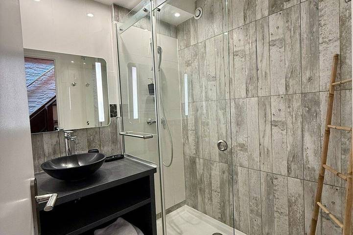 Ganze Wohnung, Apartment-Private Bathroom-Apartment-Mountain view-1 in Cluses, Region Bonneville