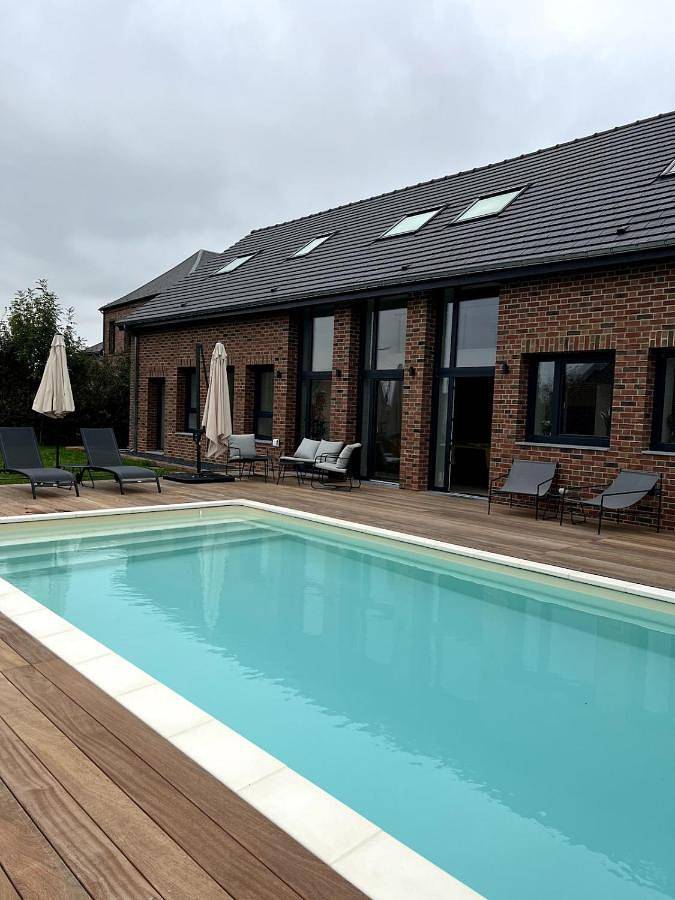 Location de vacances pour 14 personnes, avec Terrasse ainsi que Jardin et Piscine à Louvignies-Quesnoy