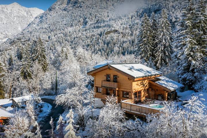 Chalet pour 7 personnes, avec Balcon et Jacuzzi ainsi que Terrasse et Jardin à Les Houches