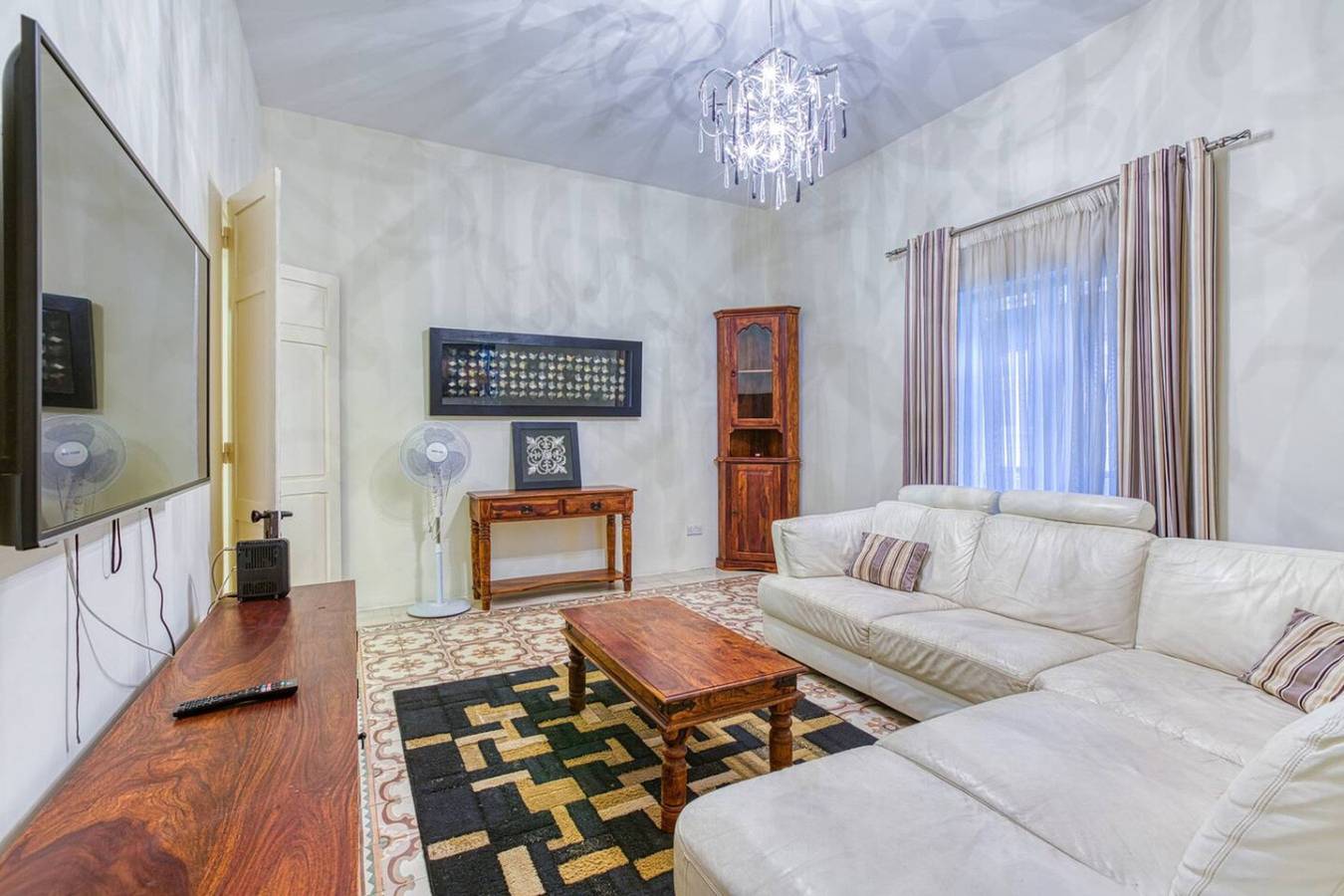 St James the Traditional 4-Bed Townhouse + Terrace in Tas-Sliema, Insel Malta