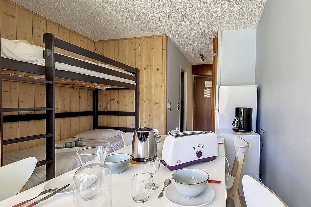 Entire apartment, Spacious renovated studio · Ski-in/ski-out · South-facing balcony in Méribel-Mottaret, Les Allues