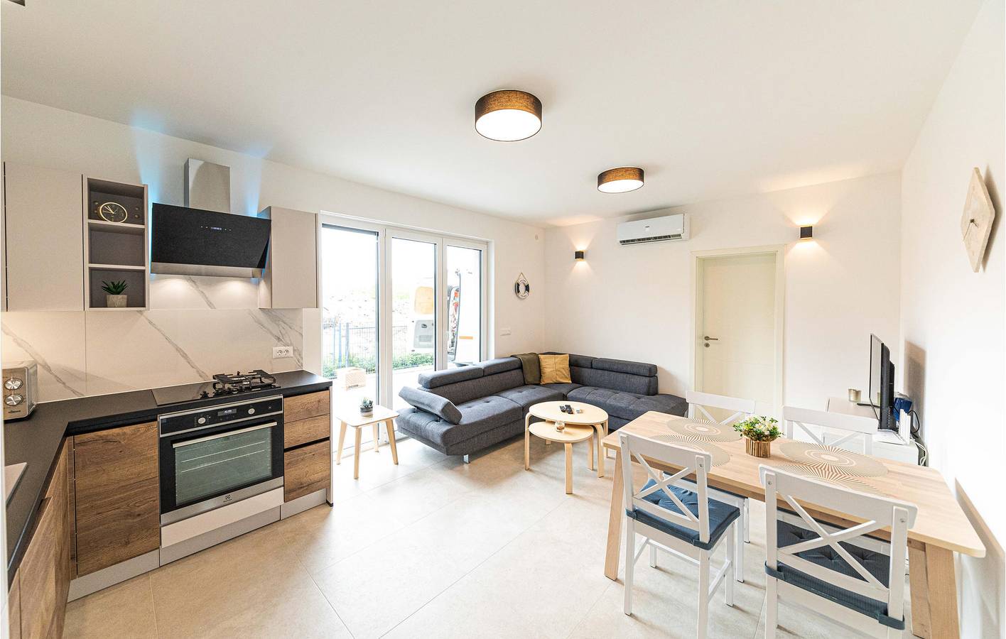 Ganze Ferienwohnung, Ferienwohnung für 4 Personen mit Pool in Kastel Novi, Kaštela