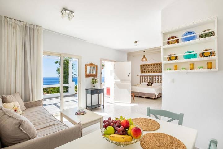 Villa voor 4 personen, with zwembad and uitzicht as well as tuin, met huisdier op Karpathos