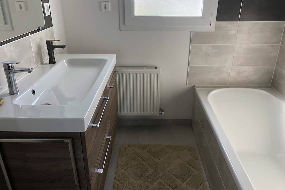 Maison de Ville 4 Chambres, Près du Golfe du Morbihan in Bono, Côte des Mégalithes