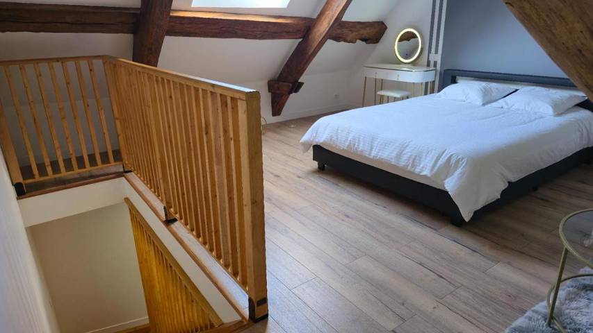 Gîte pour 4 personnes, avec vue ainsi que jardin et terrasse à Saint-Gengoux-de-Scissé - 2