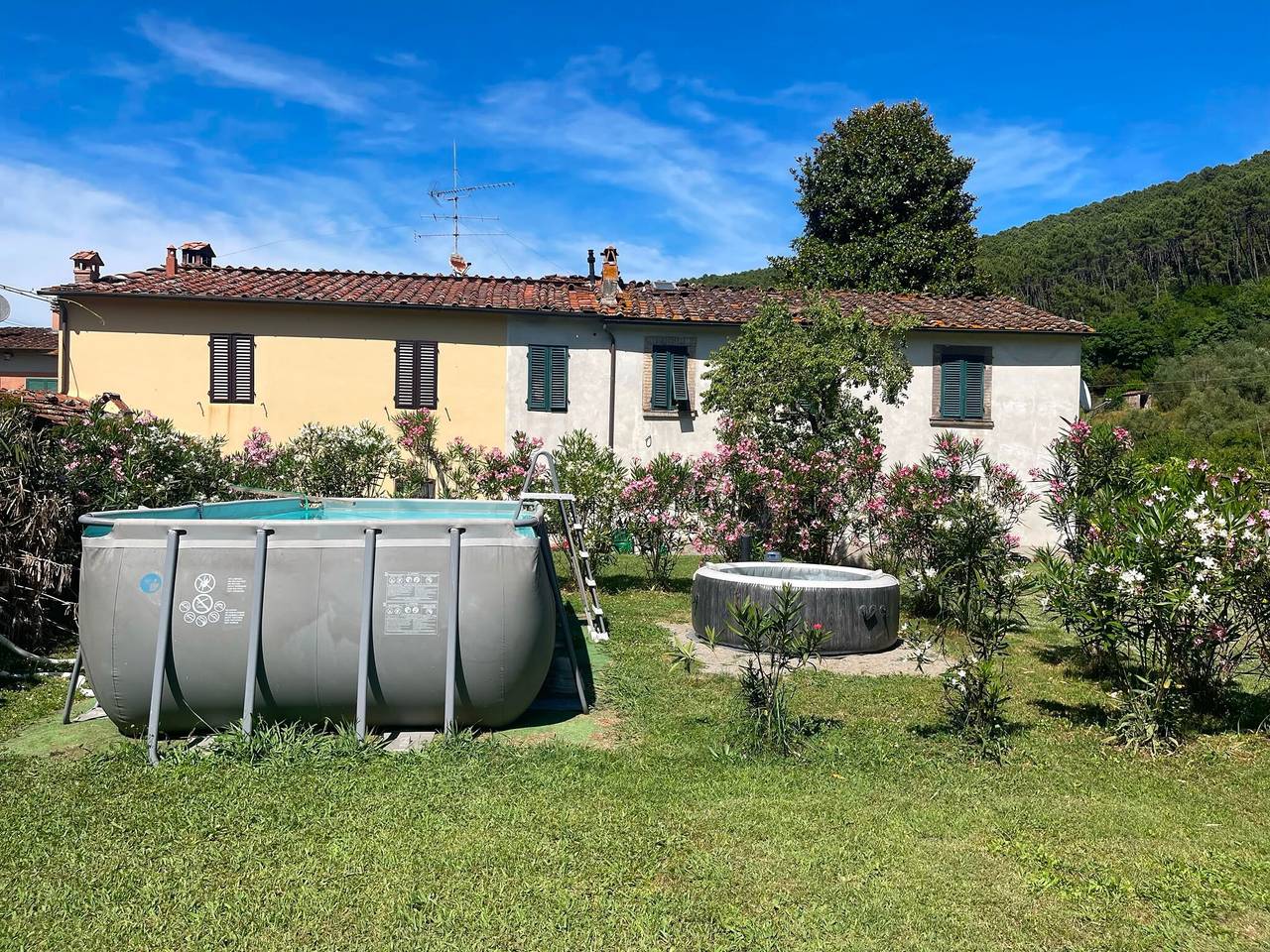 Villa 'Tuscany Charme Coselli Restored' con piscina privata, giardino privato e Wi-Fi in Capannori, Provincia di Lucca