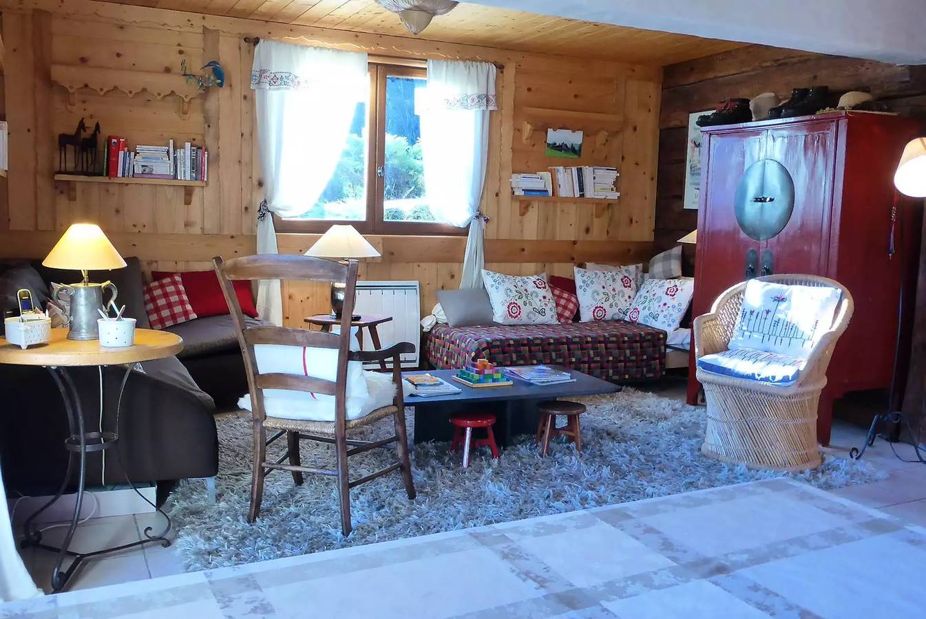 Anfälle bei 15 Minuten. Schönes renoviertes Chalet für 10 bis 12 Personen. in Villard-sur-Doron, Albertville und Umgebung