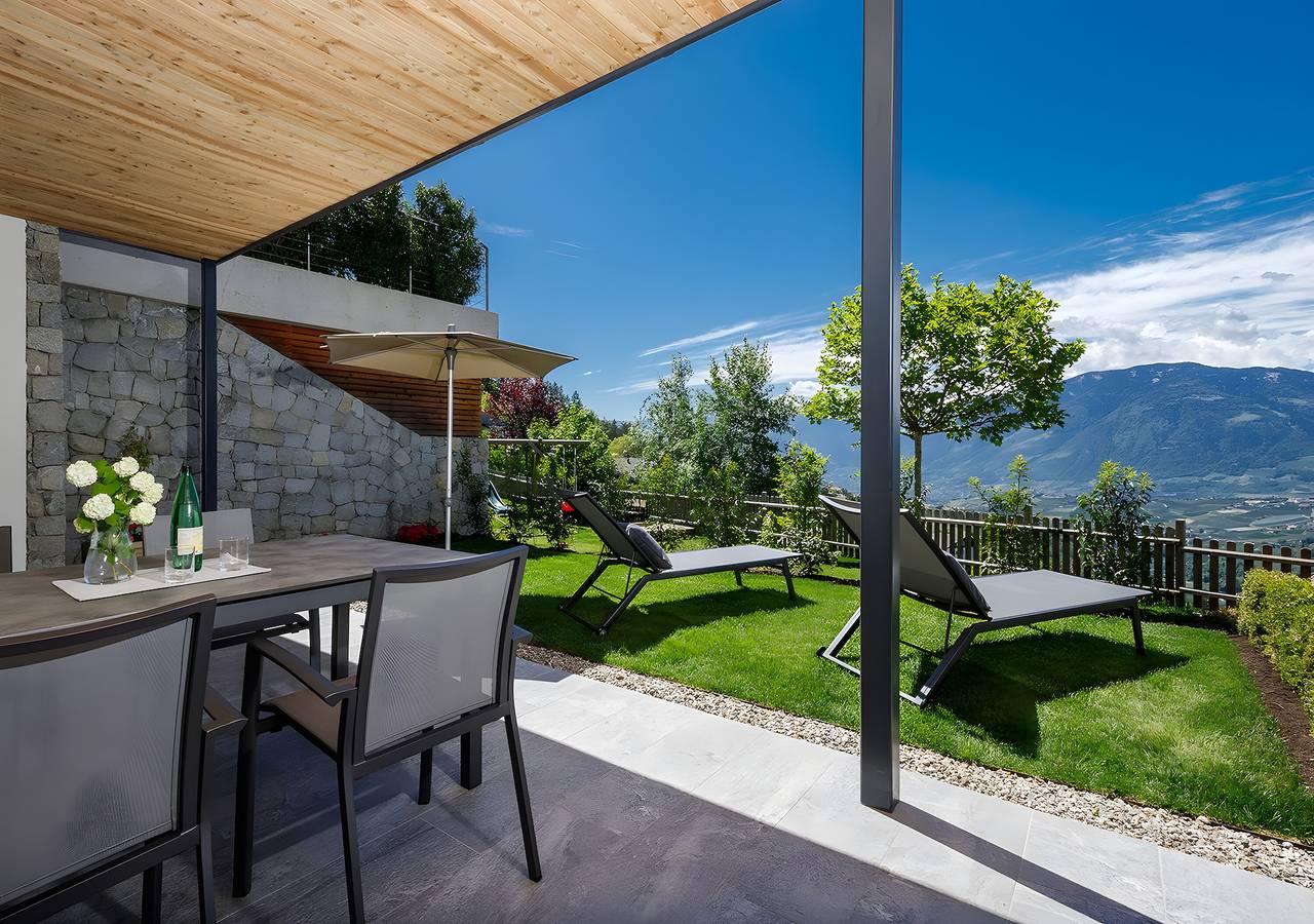 Ganze Wohnung, Ferienwohnung 'Wildrose' mit Bergblick, Gemeinschaftspool und Wi-Fi in Verdins, Schenna