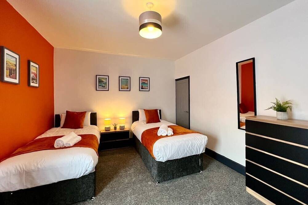 Oxford House- Contractors, Family Holidays Welcome in Cleethorpes, Grimsby and Cleethorpes