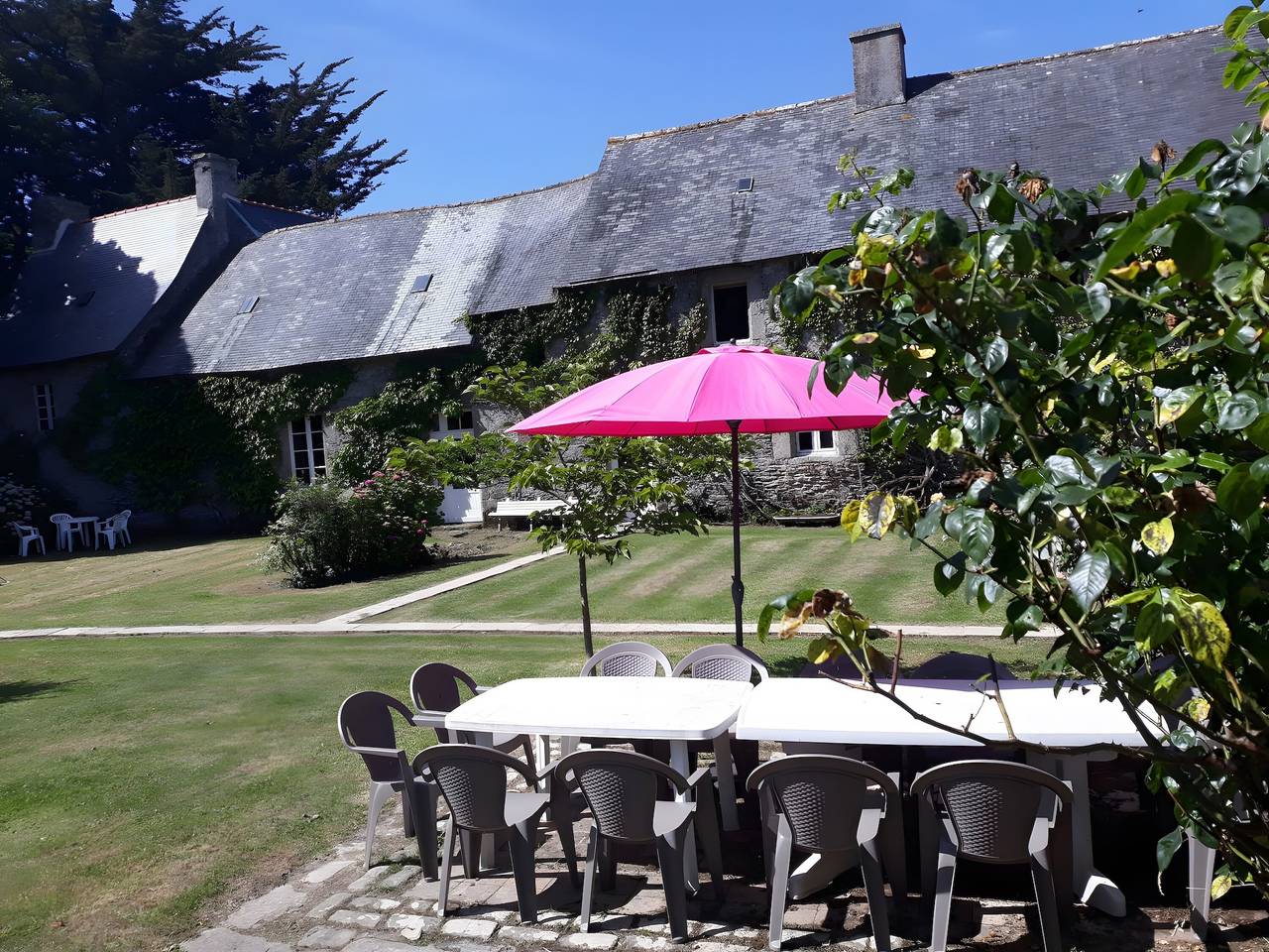 Maison de vacances « Le Vieux Manoir » avec jardin privé et Wi-Fi in Trédarzec, Côte de Granit Rose