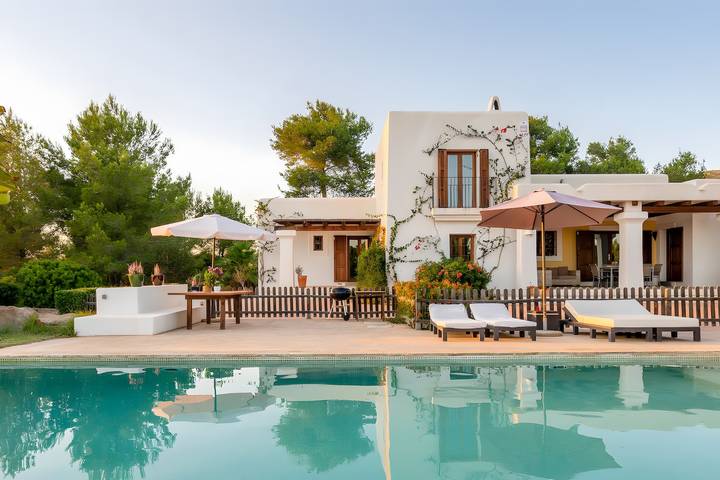 Holiday Home 'Sa Vinyeta' with Mountain View, Wi-Fi and Air Conditioning in St Llorenc de Balafia, Sant Joan de Labritja