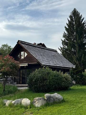 Maison d’hôte pour 2 personnes, avec jardin ainsi que vue et piscine à Bled