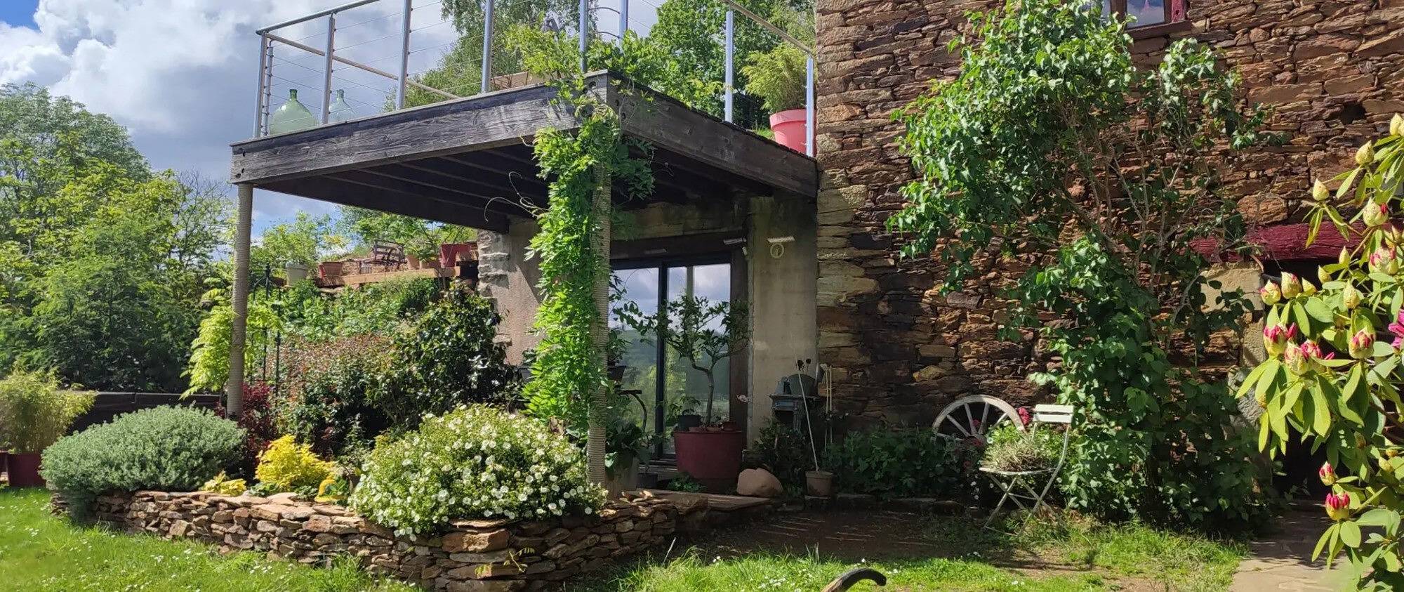 Chambre d’hôtes « La Maison de Justine » avec piscine partagée, terrasse privée et Wi-Fi in Le Fel, Aveyron
