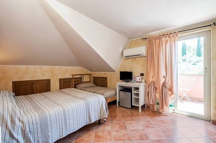 Villa a Monterotondo con Piscina e Vista Tiber in Monte Rotondo, Provincia di Roma