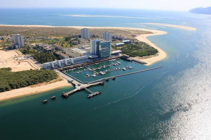 Apartamento de férias para 4 pessoas, com Varanda e Terraço e ainda Jardim em Península de Troia
