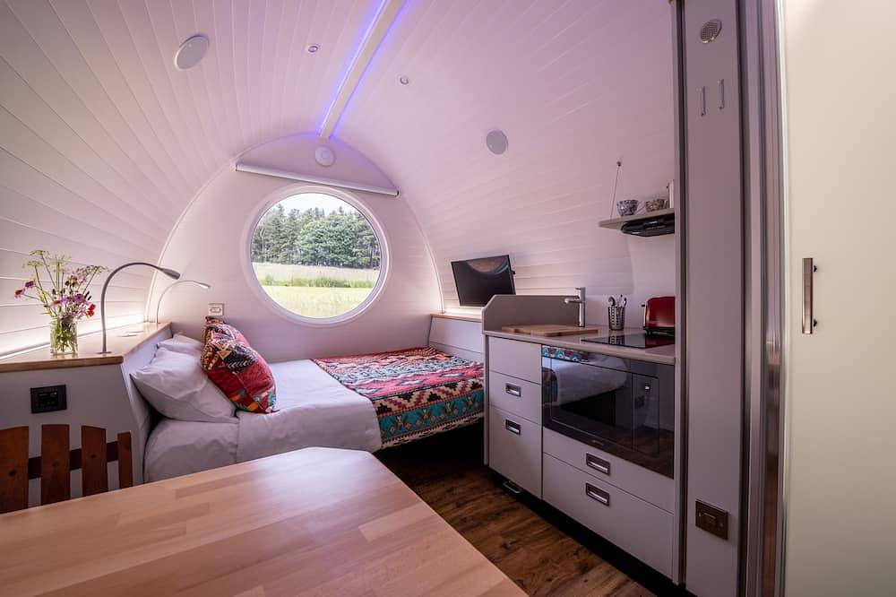 Luxury Secluded Tiny Home Glamping Pod with Private Hot Tub & Stunning Views ✨ in Scottish Borders