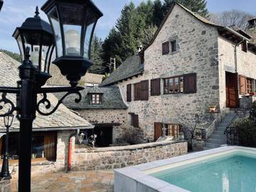 Cottage pour 14 personnes, avec piscine ainsi que jardin et vue, animaux acceptés à Le Nayrac