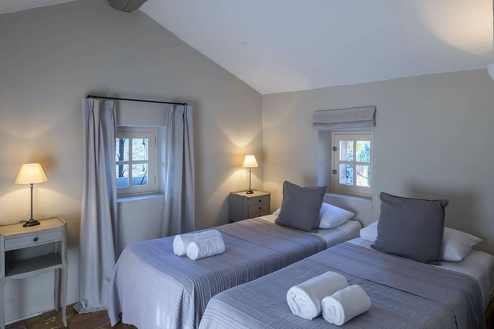 The Cottage-Ferienhaus-Luxus-Ensuite mit Dusche-Blick auf die Landschaft in Joucas, Regionaler Naturpark Luberon