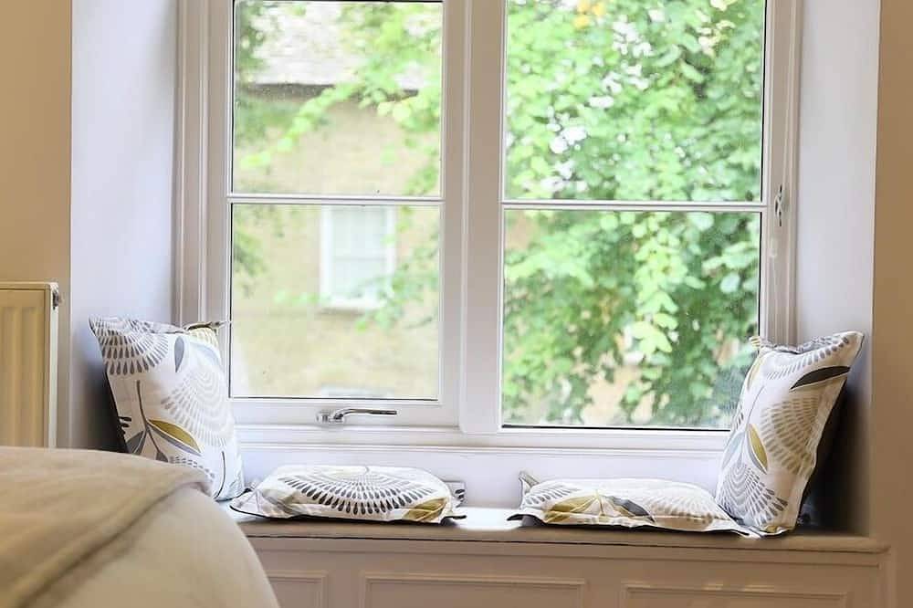 Hare House, pet friendly, with open fire in Chipping Norton in Chipping Norton, Oxfordshire