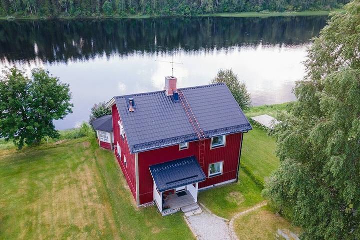 Ferienhaus für 6 Personen, mit Whirlpool und Terrasse sowie Garten in Nordschweden