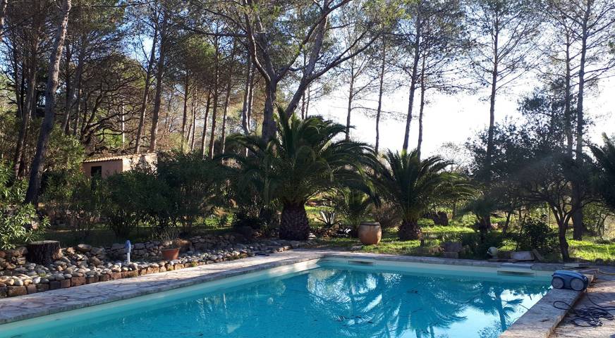 Location de vacances pour 4 personnes, avec piscine ainsi que terrasse et jardin à Cuers - 2