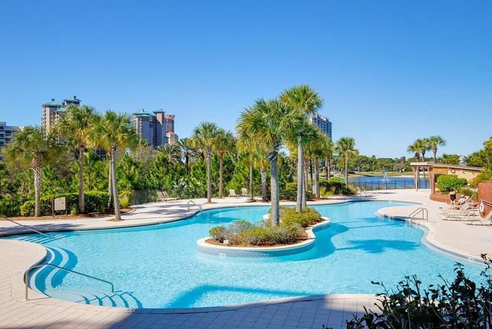 Vacation rental for 7 people, with pool and hot tub as well as balcony in Sandestin