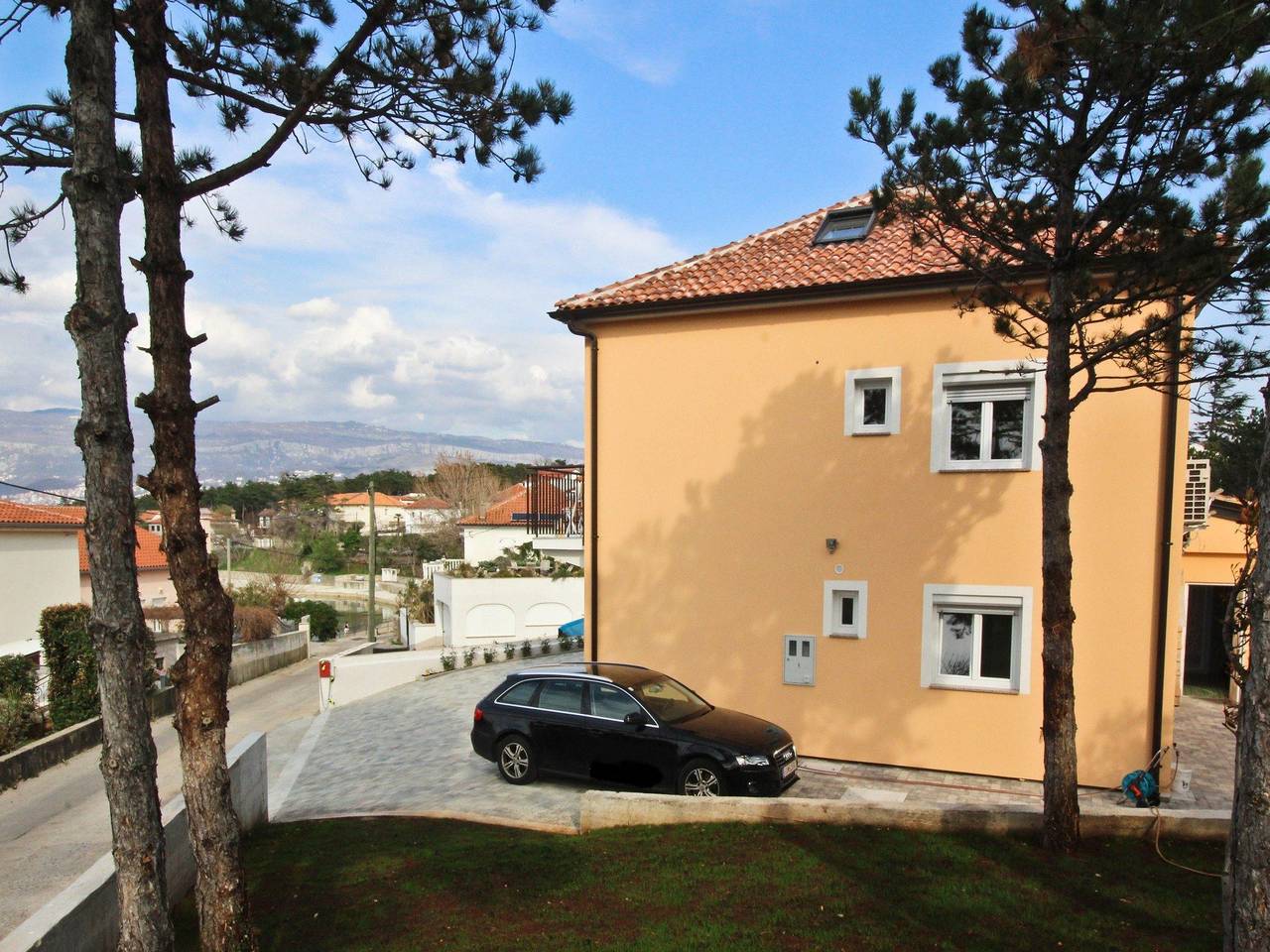 Ganze Wohnung, Apartments Ivo P. with Sea View in Silo (Krk), Krk