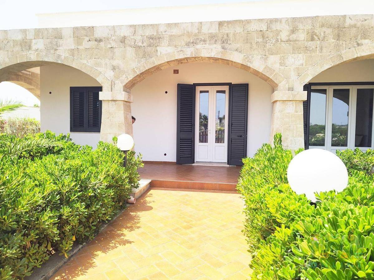 Villa di Nesco Puglia On line in Posto Rosso, Alliste