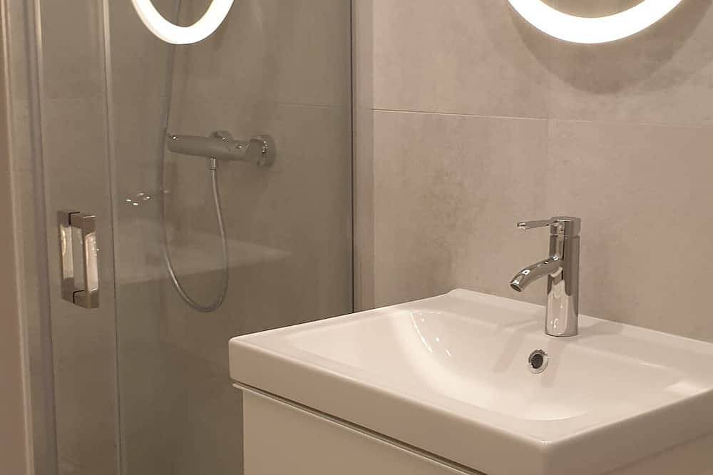 Apartamento entero, App*** 2/4 pers \"Nature\", air-conditioned with garden in Lons-le-Saunier, Jura