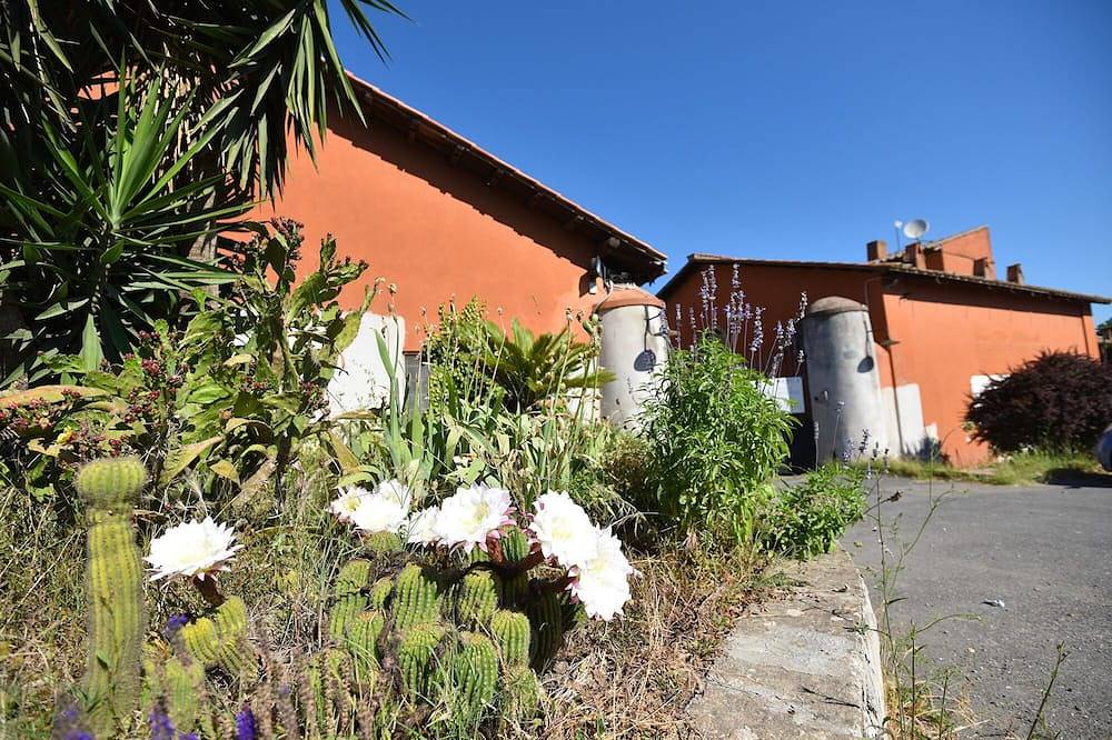 Entire apartment, Bracciano Lake Farmhouse - Apt. Blue in Anguillara Sabazia, Lake Bracciano