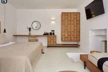 Holiday Apartment for 3 People in Firostefani, Thera, Photo 1