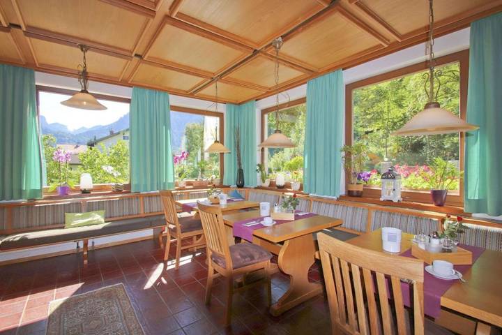 BnB für 10 Personen, mit Garten und Terrasse am Forggensee - 3