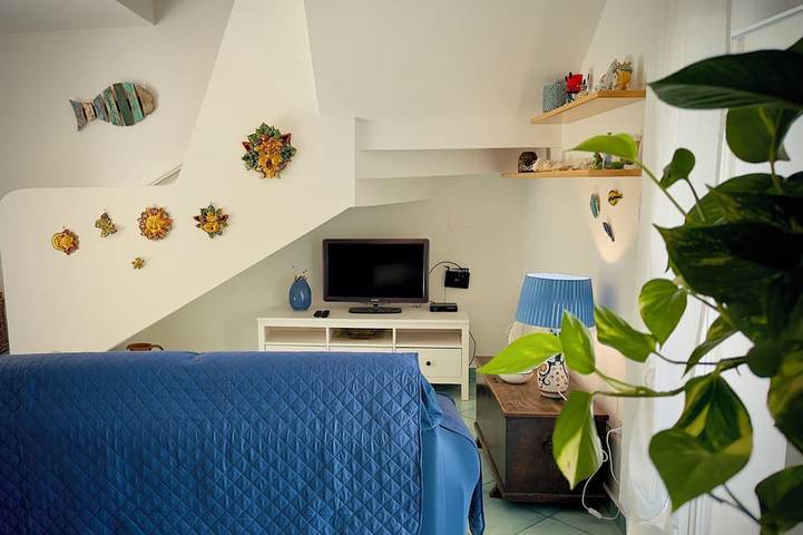 Seaside Villa with private garden in Tyrrhenian Coast Kalabria