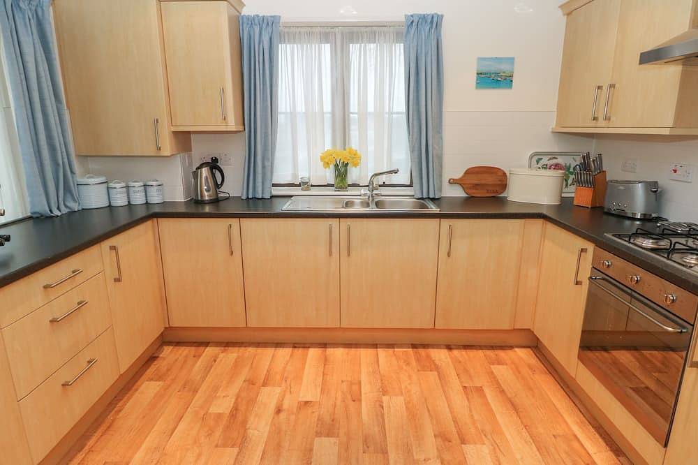 2 Chandlers Yard, family friendly in Burry Port in Burry Port, Carmarthenshire